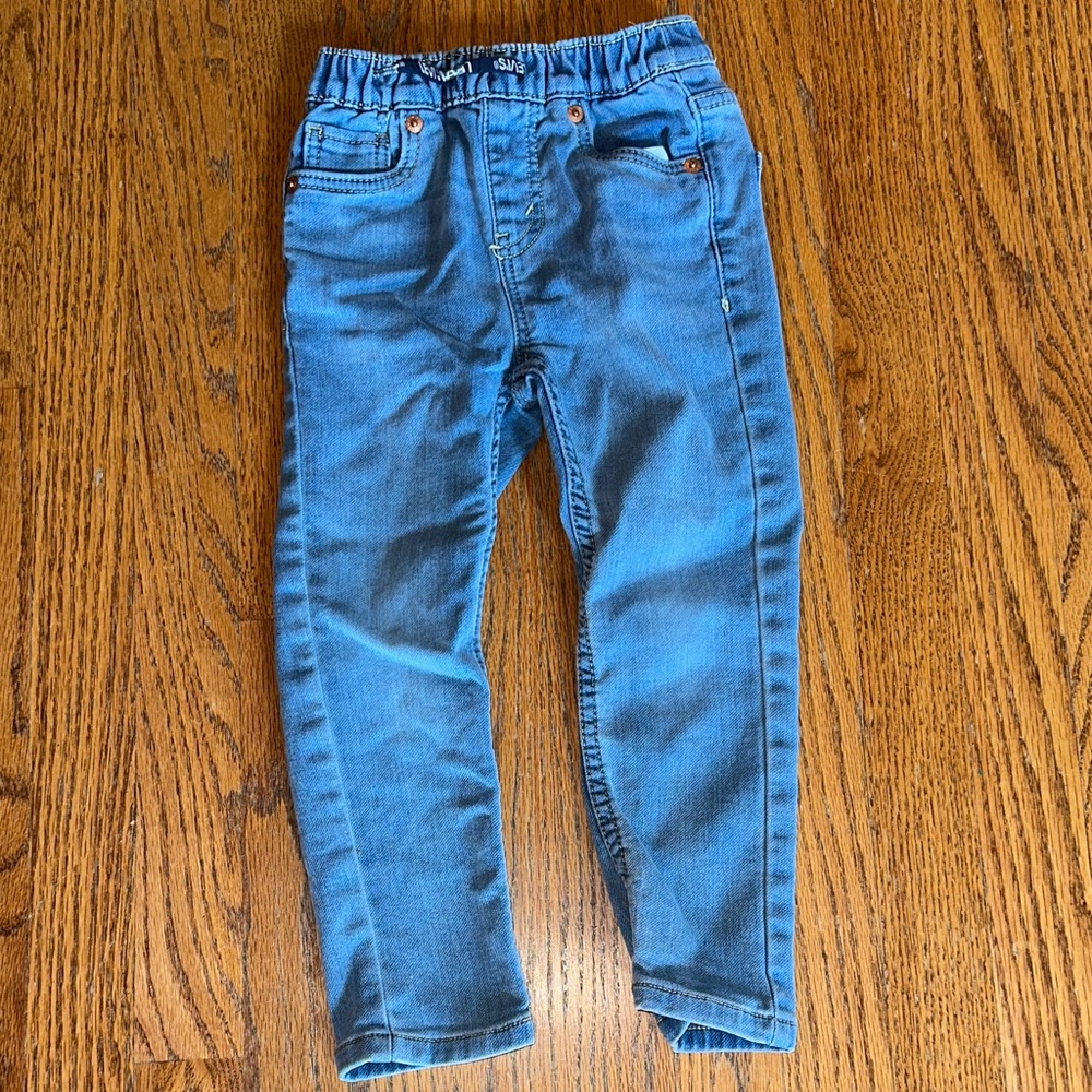4T Levi pull on jean - light wash - EUC